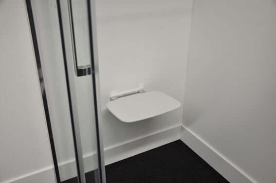 Wiesbaden Opvouwbare wandgemonteerde douchekruk in wit