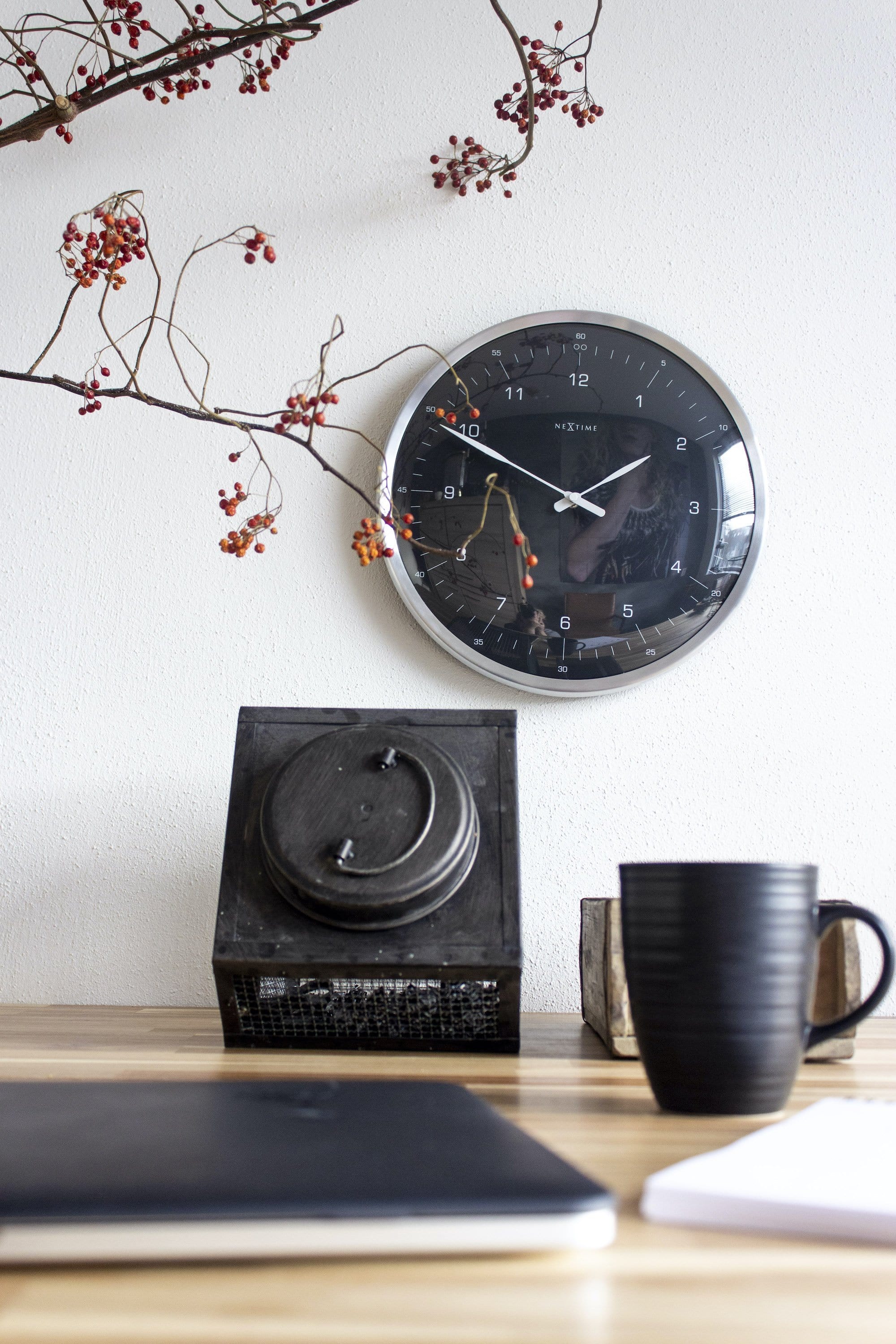 Wall clock-  33 cm - Metal - Dome Shaped Glass-  '60 Minutes' - Goat Corp