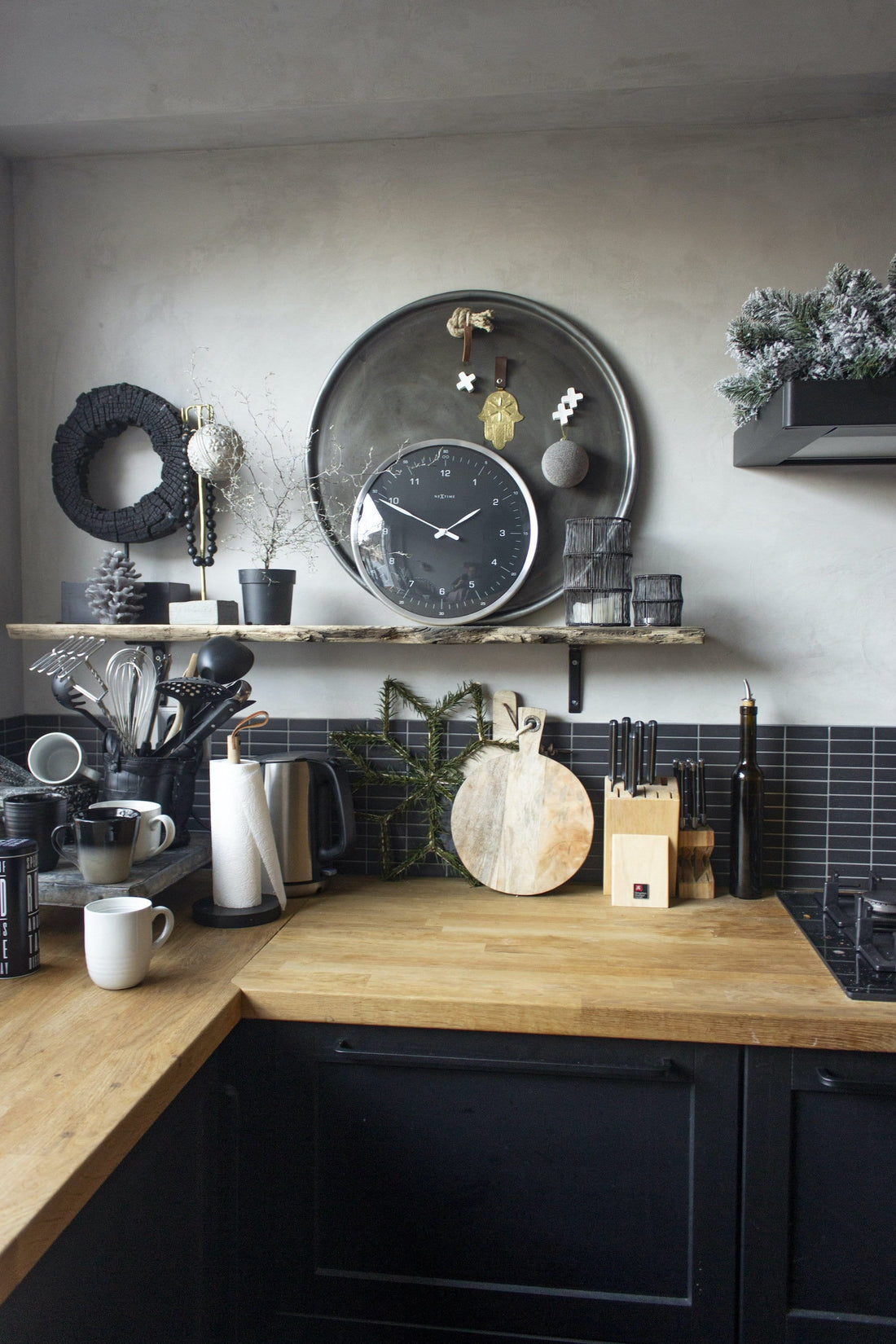 Wall clock-  33 cm - Metal - Dome Shaped Glass-  '60 Minutes' - Goat Corp