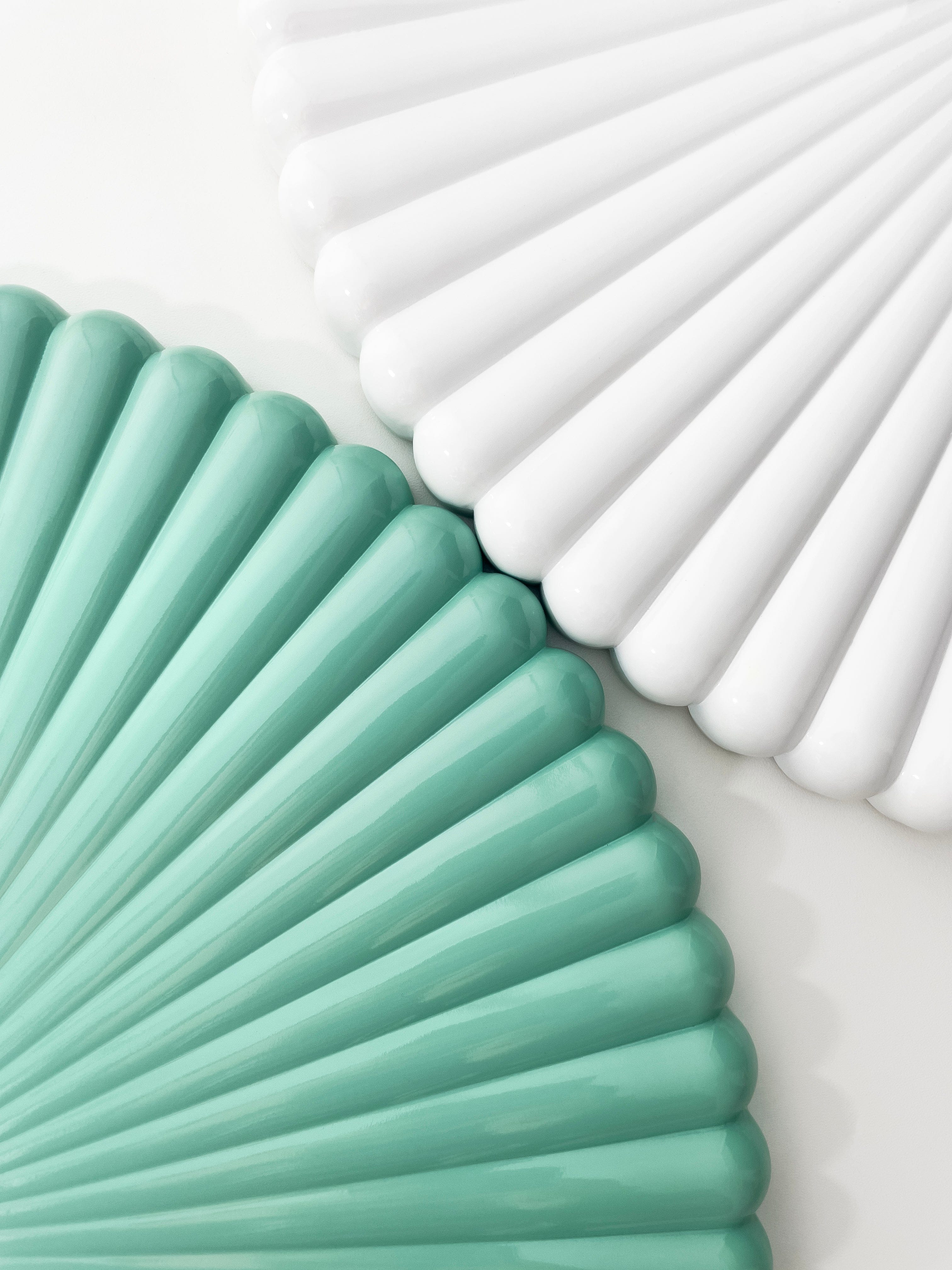 Wall clock 40cm-Silent-White/Green-Polyresin-NeXtime 'Mousse' - Goat Corp