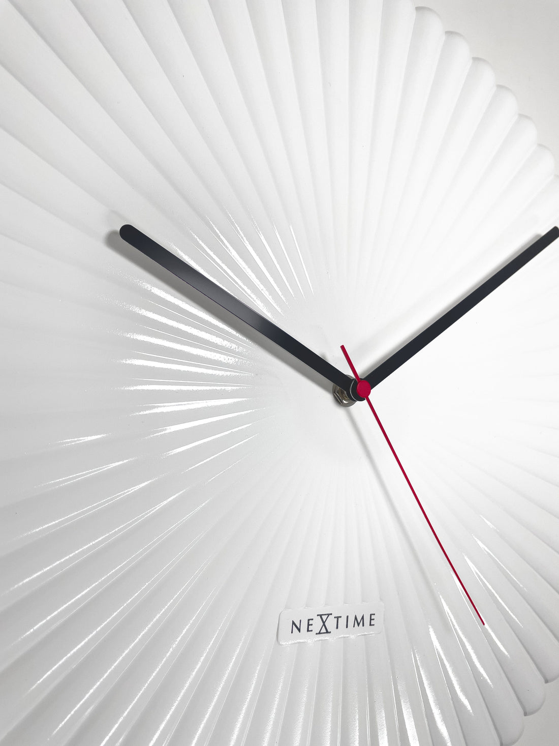 Wall clock 40cm-Silent-White/Green-Polyresin-NeXtime 'Mousse' - Goat Corp