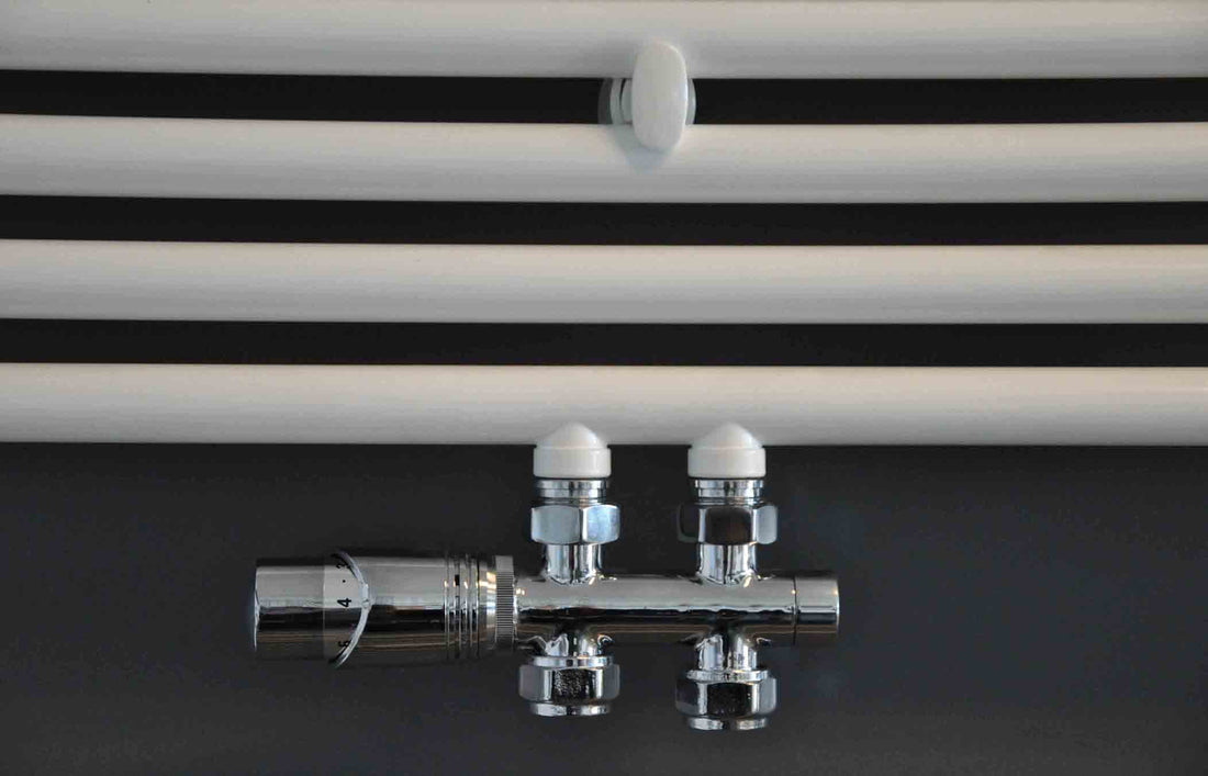 Recht Radiator Onderblok Wiesbaden in Chroom (voor Middenaansluiting)