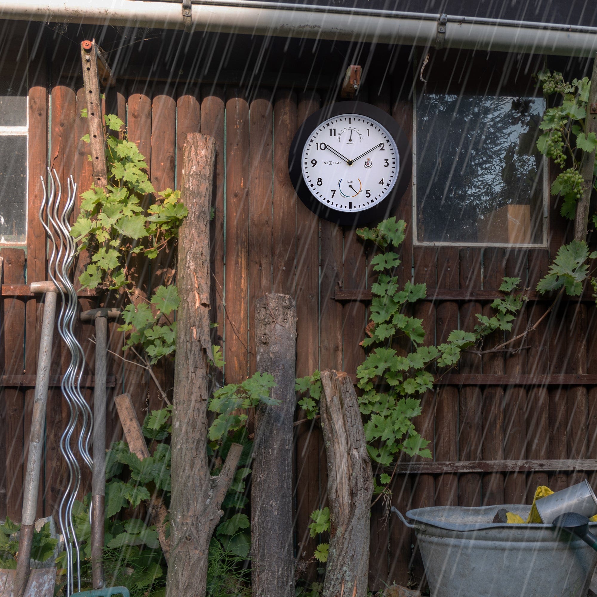 Weatherstation - Wall clock - 25.5 cm -weatherproof - Daisy - Goat Corp