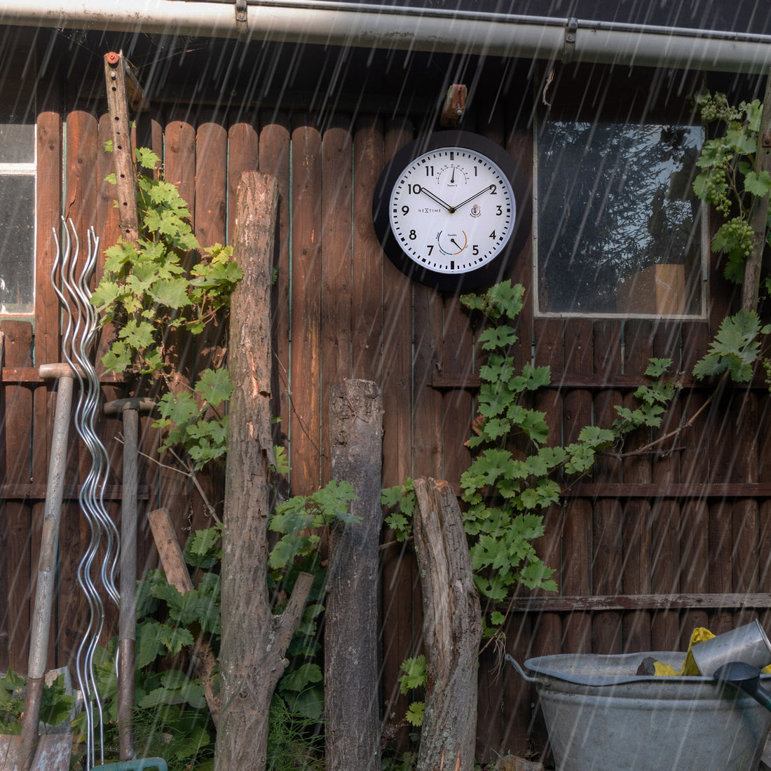 Weatherstation - Wall clock - 25.5 cm -weatherproof - Daisy - Goat Corp