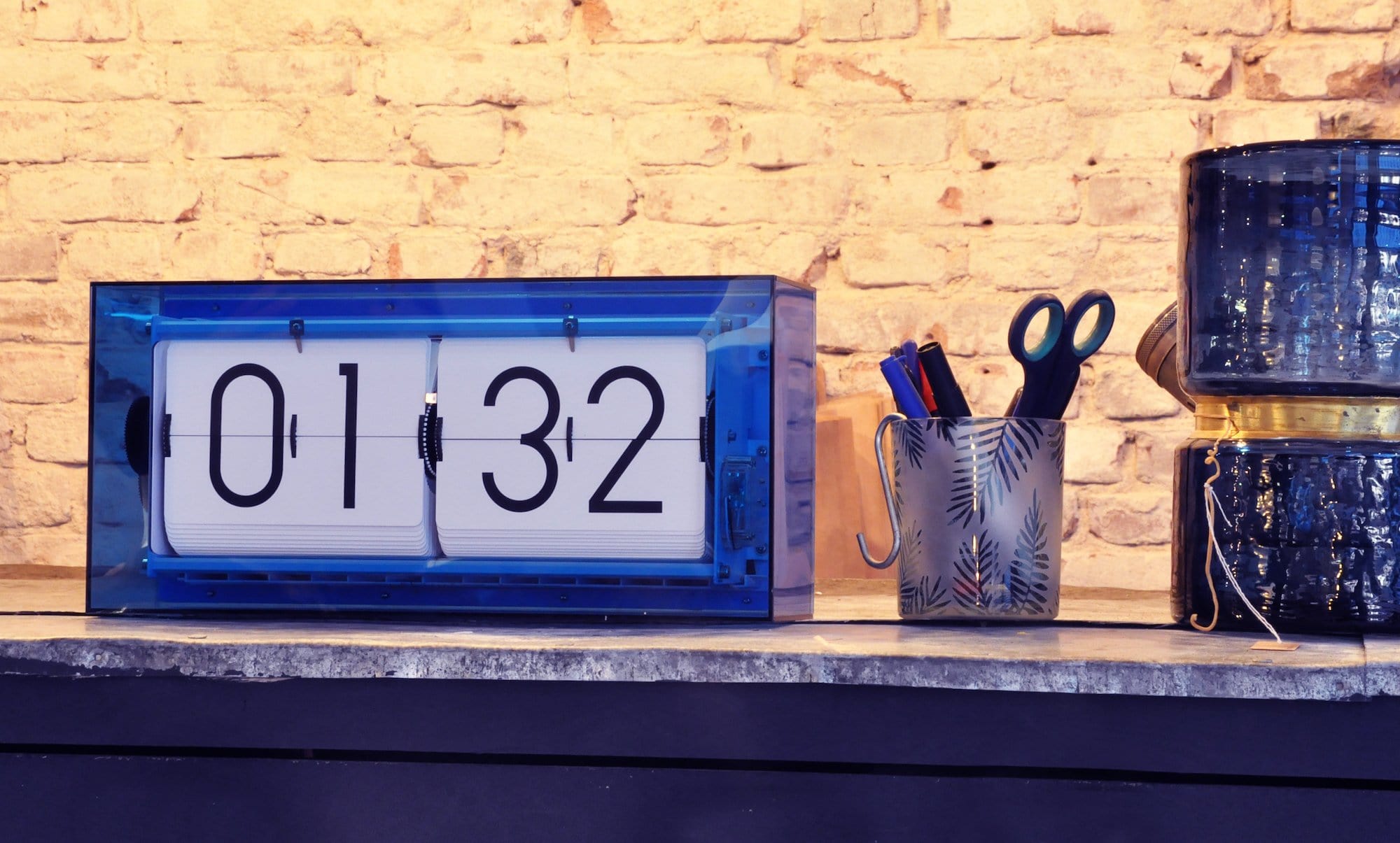 Table clock -  36 cm - Acrylic - Flip Clock-  'Big Flip Clear' - Goat Corp