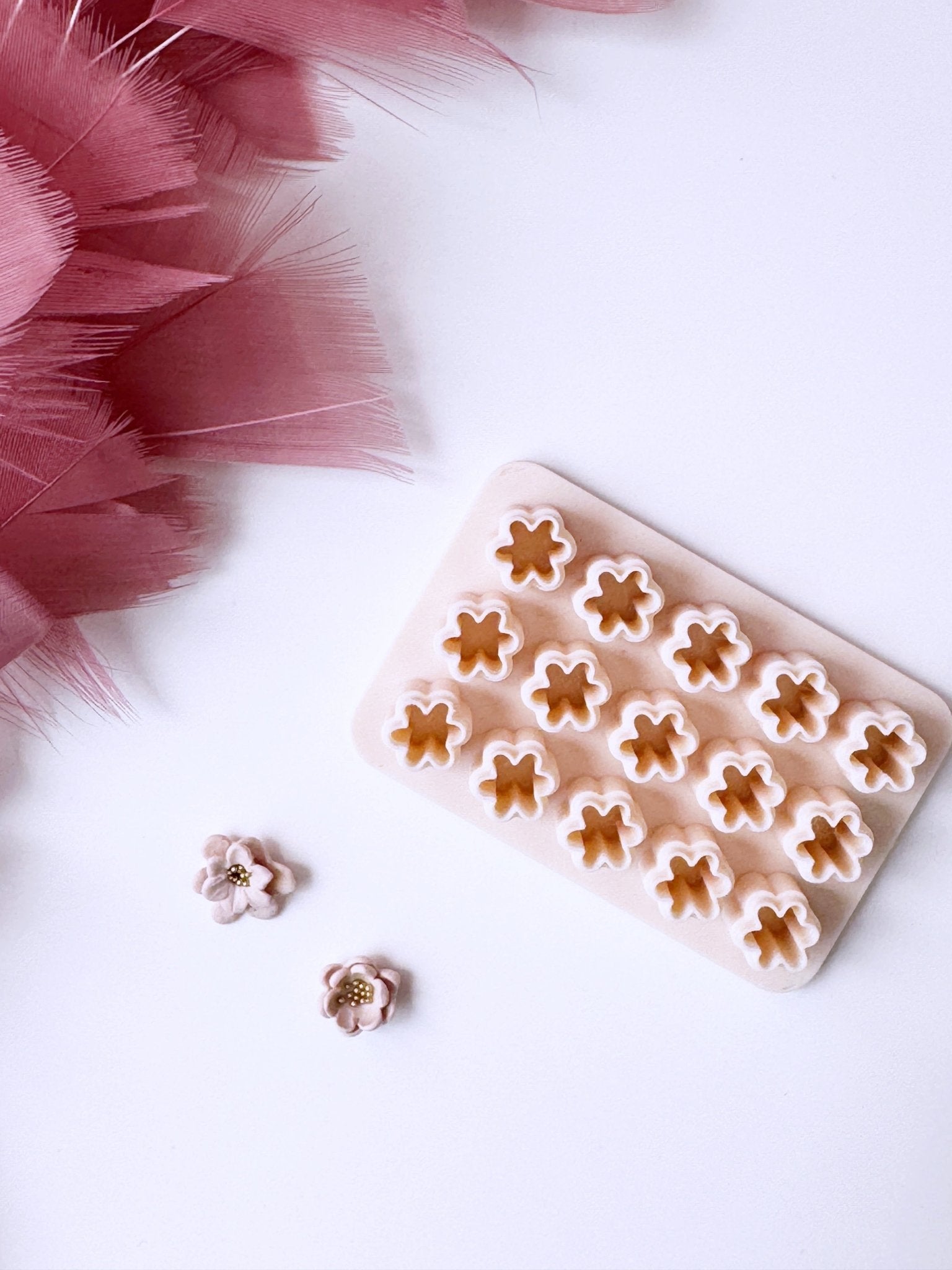 6 leaf petals cluster cutter - Goat Corp