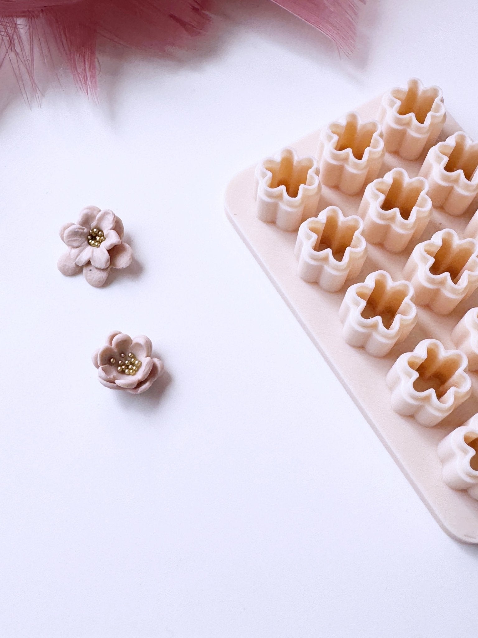 6 leaf petals cluster cutter - Goat Corp