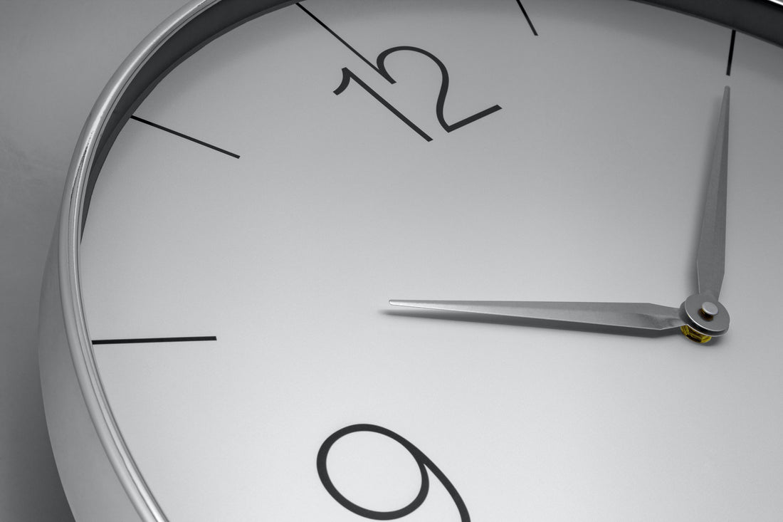 Wall clock 51cm-Silent-Gold/Chrome/Grey-Plastic-nXt 'Finesse Large' - Goat Corp