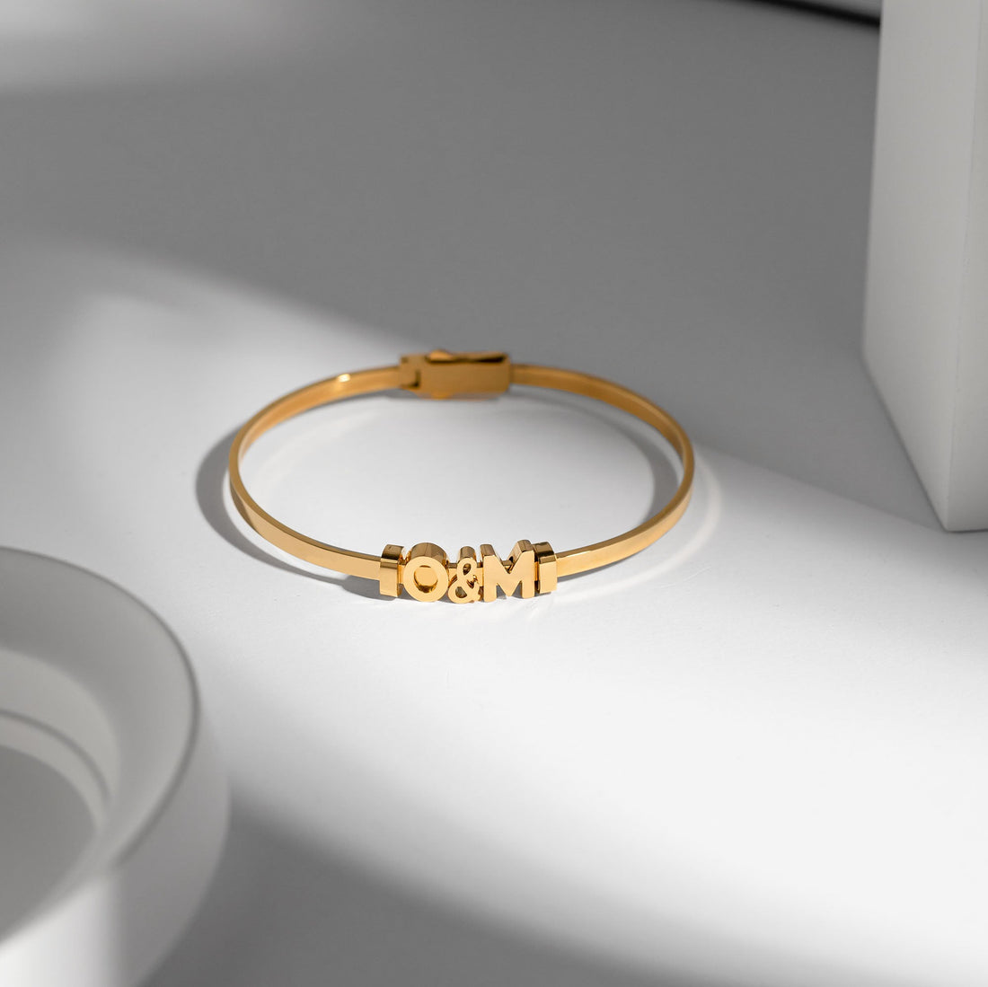 Letter bangle gold