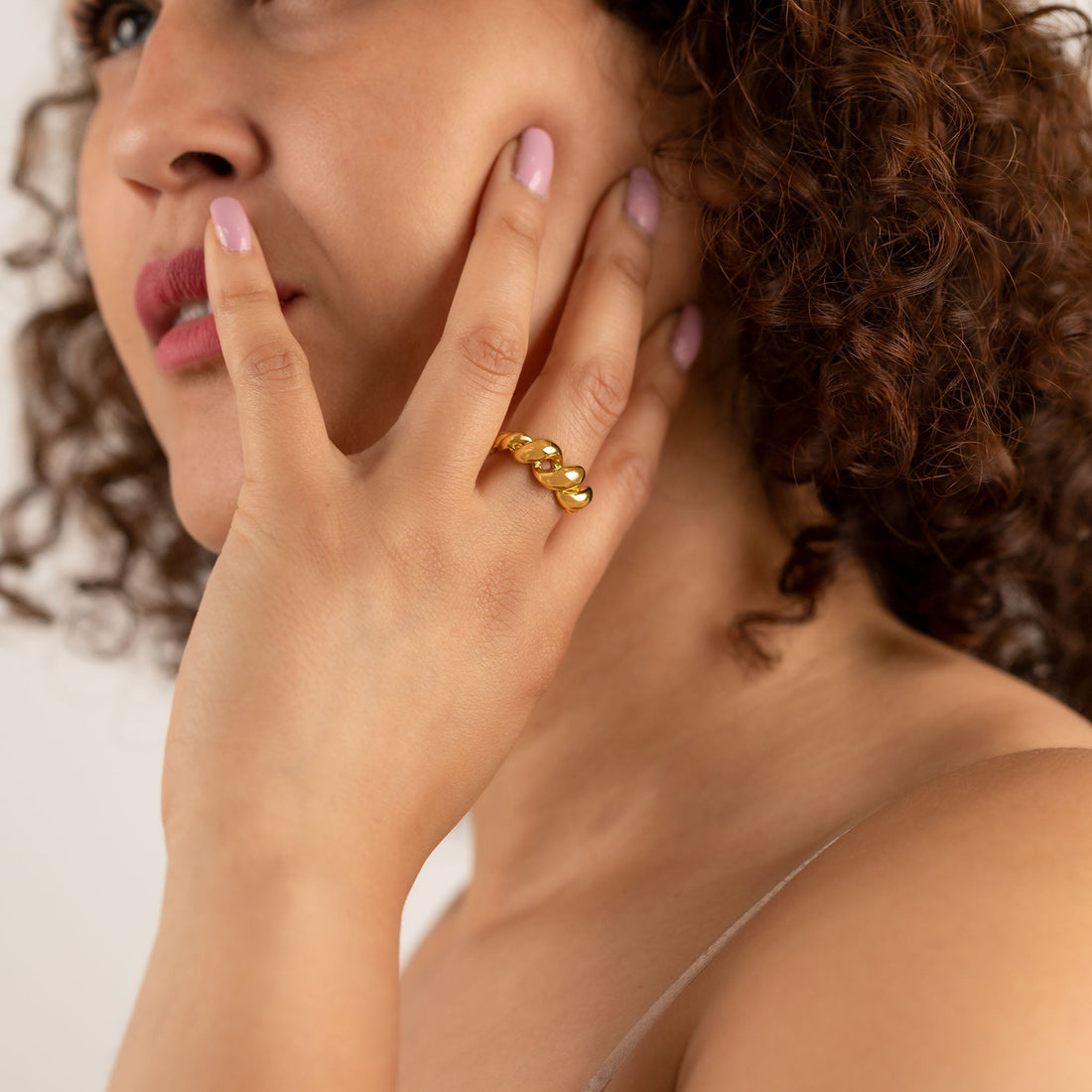 Pretzel bold ring gold