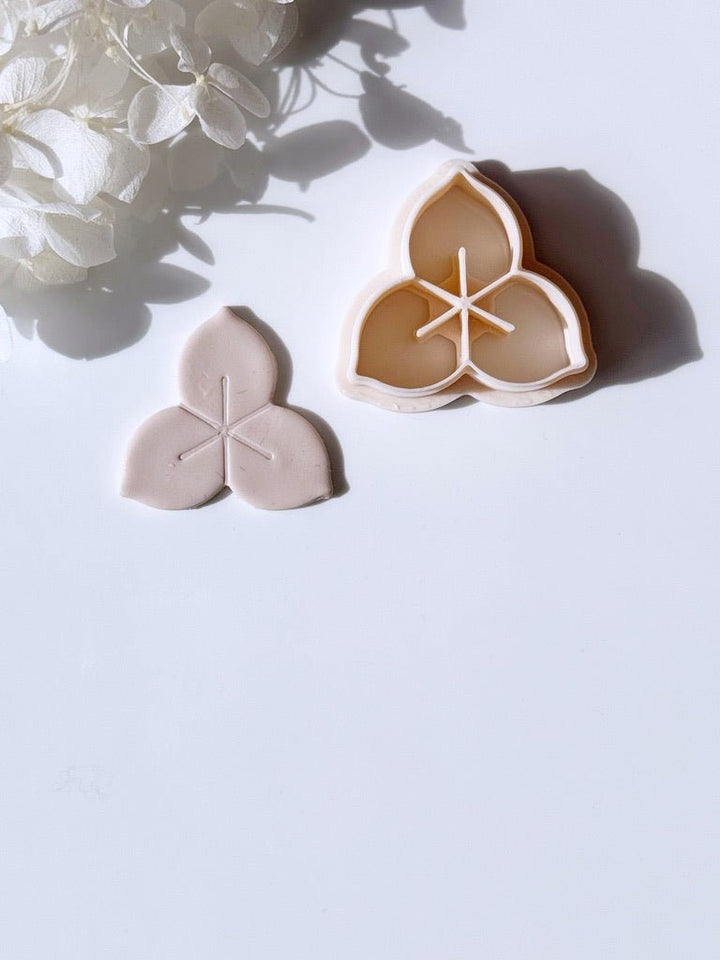 Embossed flower cutter - Goat Corp