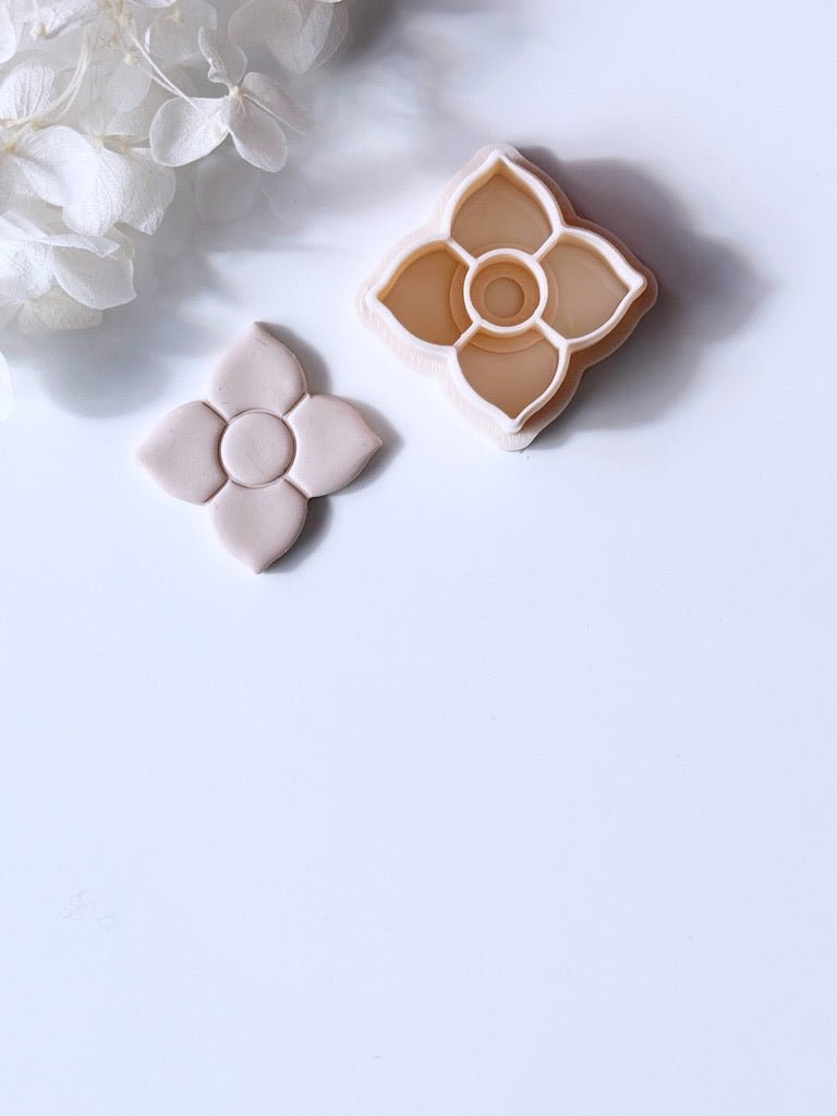 Embossed flower cutter - Goat Corp