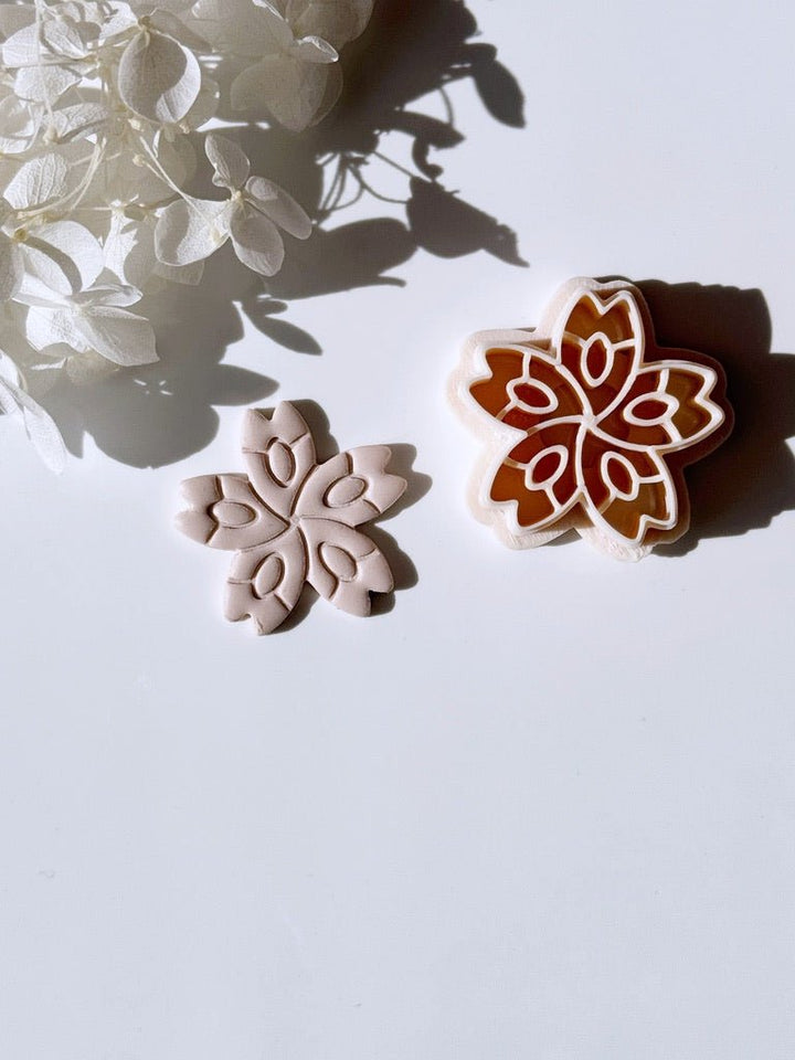 Embossed flower cutter - Goat Corp