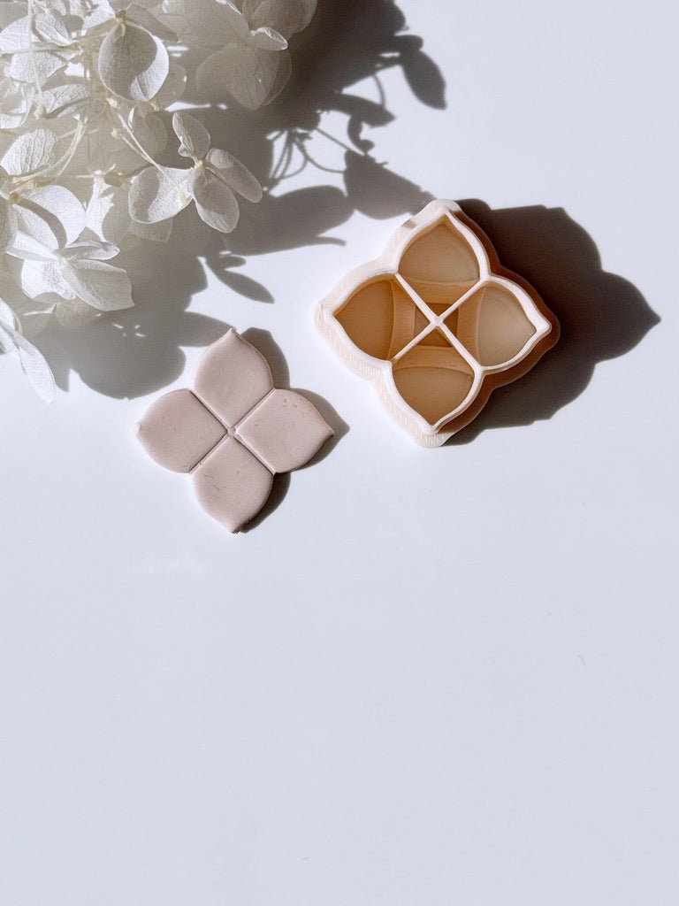 Embossed flower cutter - Goat Corp