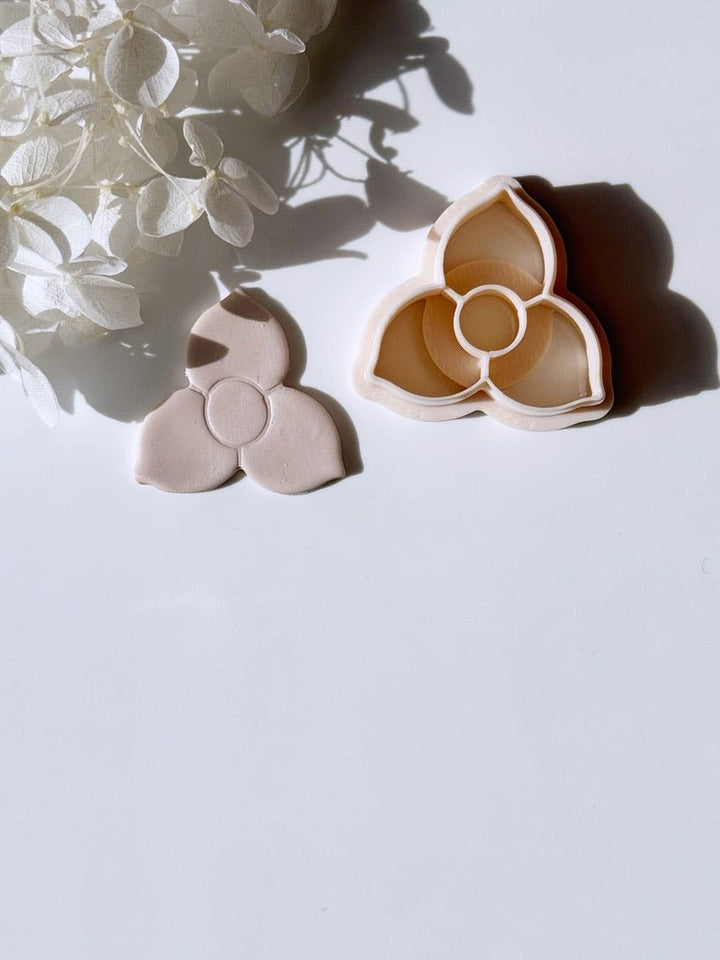 Embossed flower cutter - Goat Corp