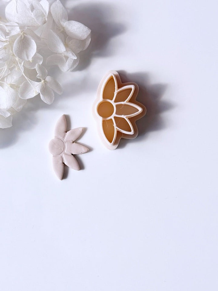 Embossed flower cutter - Goat Corp