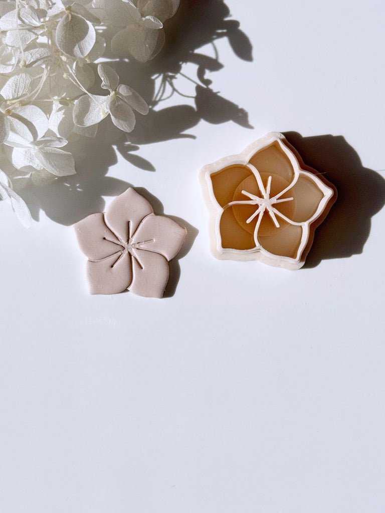 Embossed flower cutter - Goat Corp