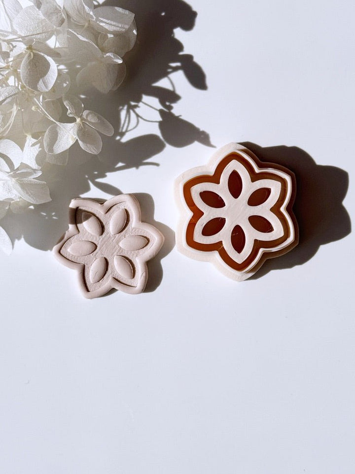 Embossed flower cutter - Goat Corp