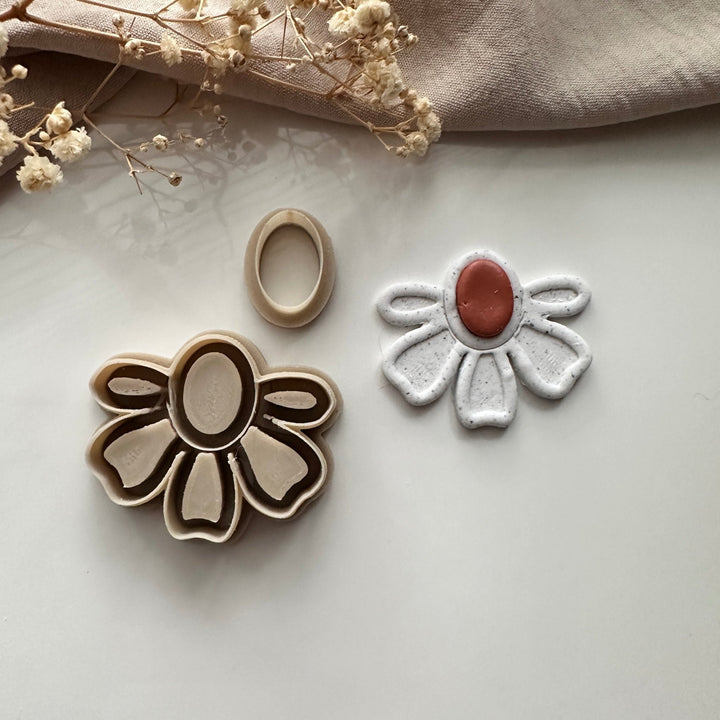 Embossed flower en petal cutter set - Goat Corp