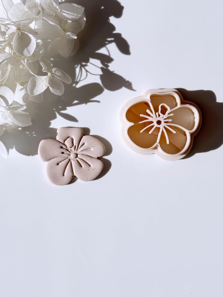 Embossed tropical flower cutter - Goat Corp