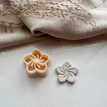 Flower embossed cutter - Goat Corp