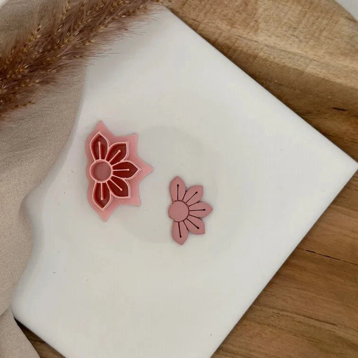 Half a daisy embossed cutter - Goat Corp