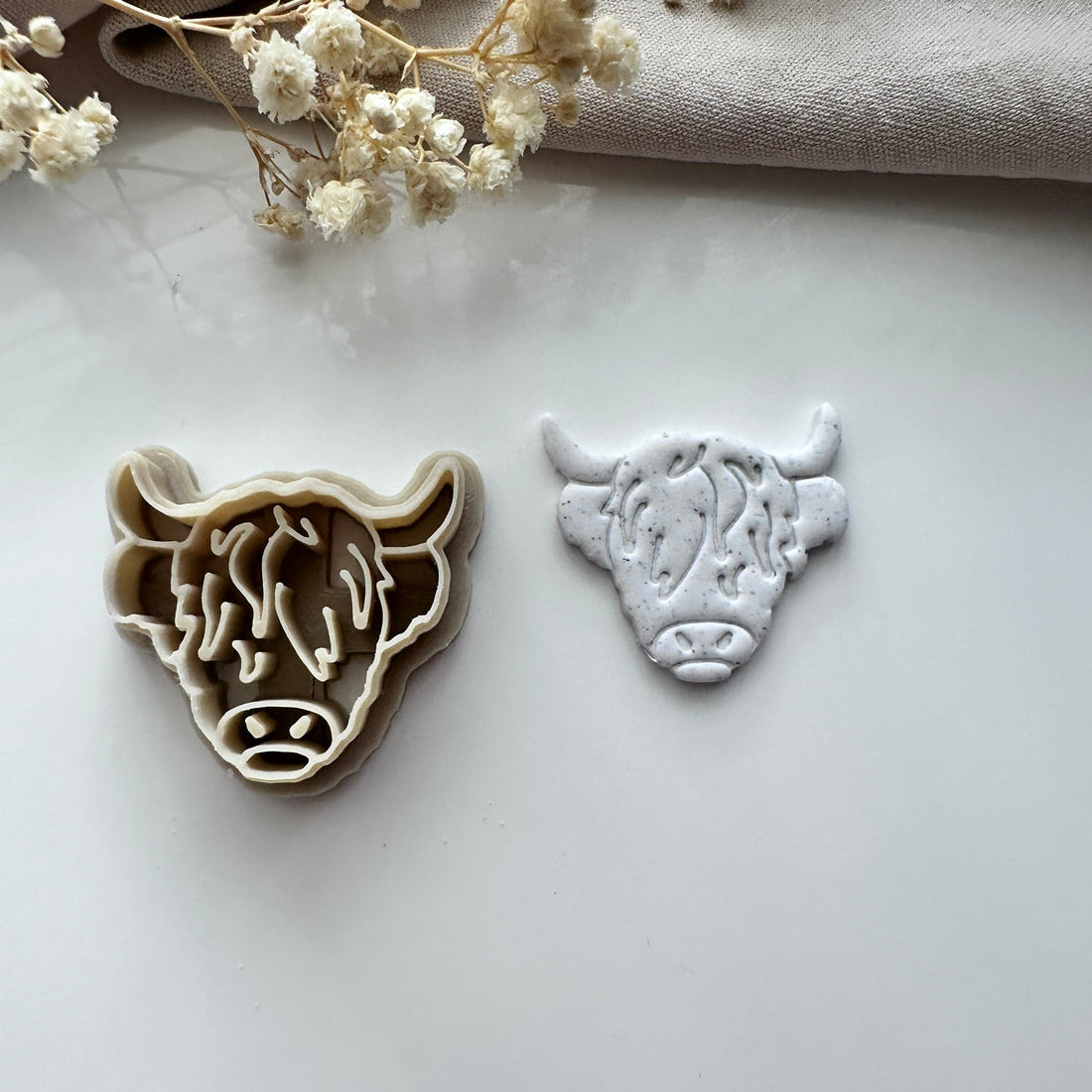 Highland cow cutter - Goat Corp