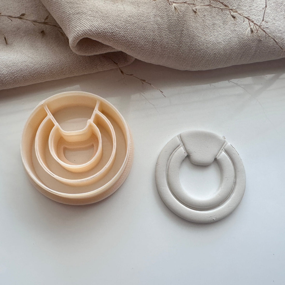 Ribbed circle and stud cutter set - Goat Corp