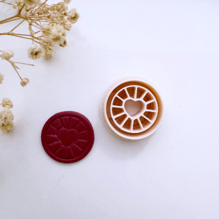 Round embossed heart cutter - Goat Corp