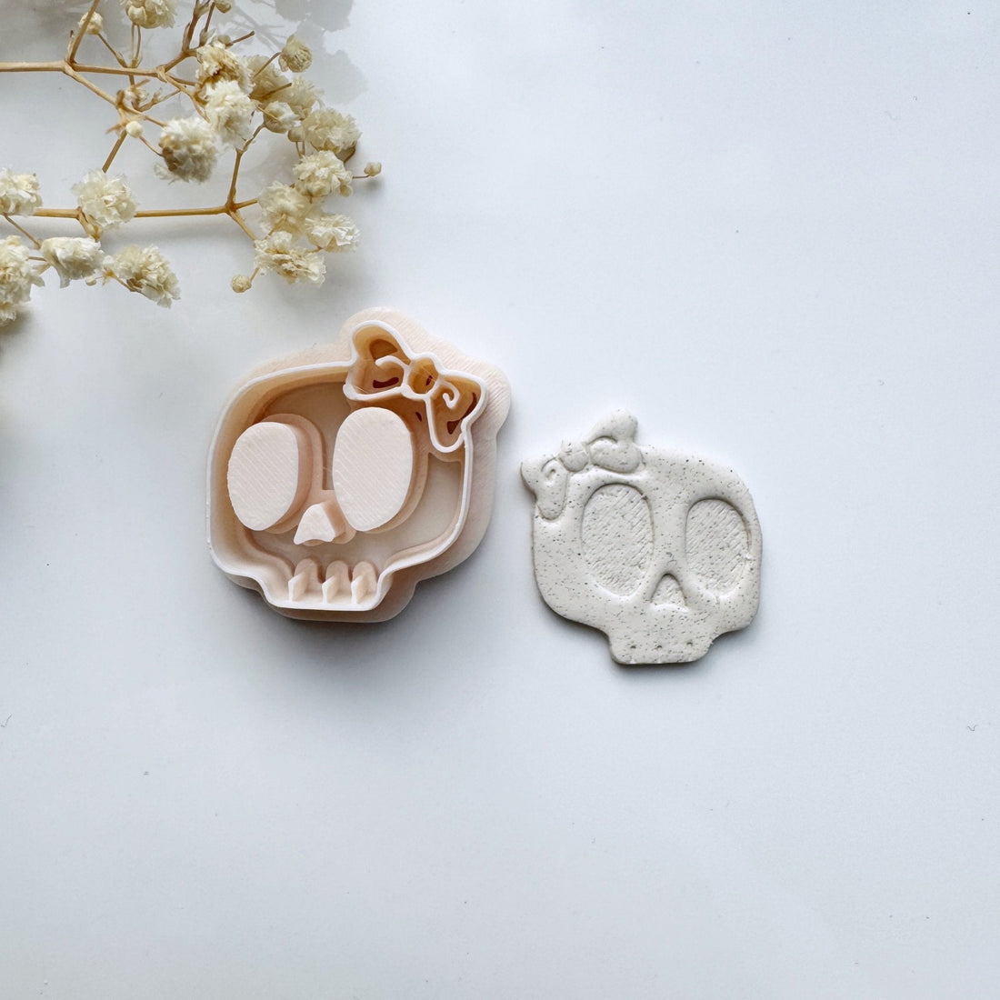 Skull with bow cutter - Goat Corp