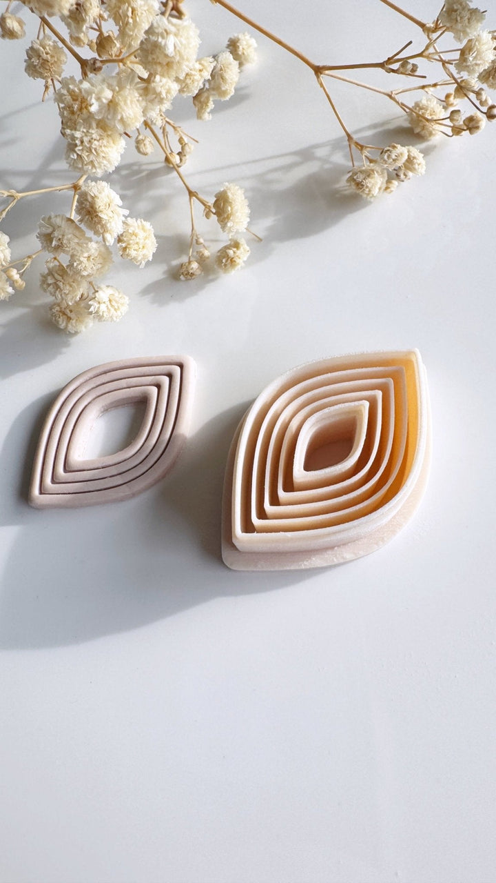 Striped pointy rhombus cutter - Goat Corp