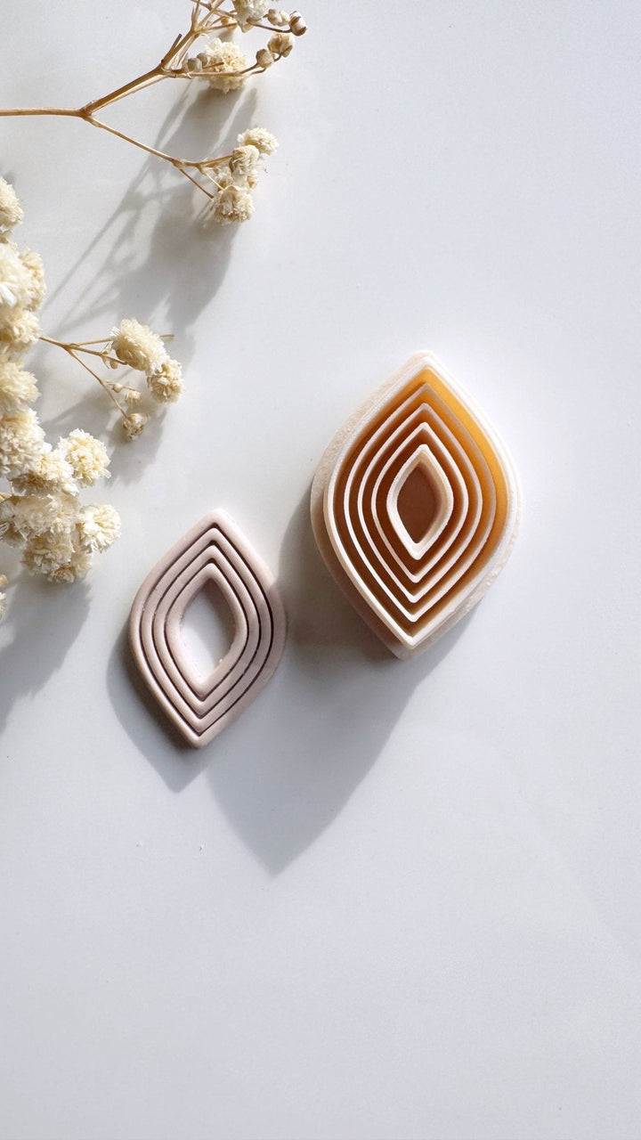 Striped pointy rhombus cutter - Goat Corp