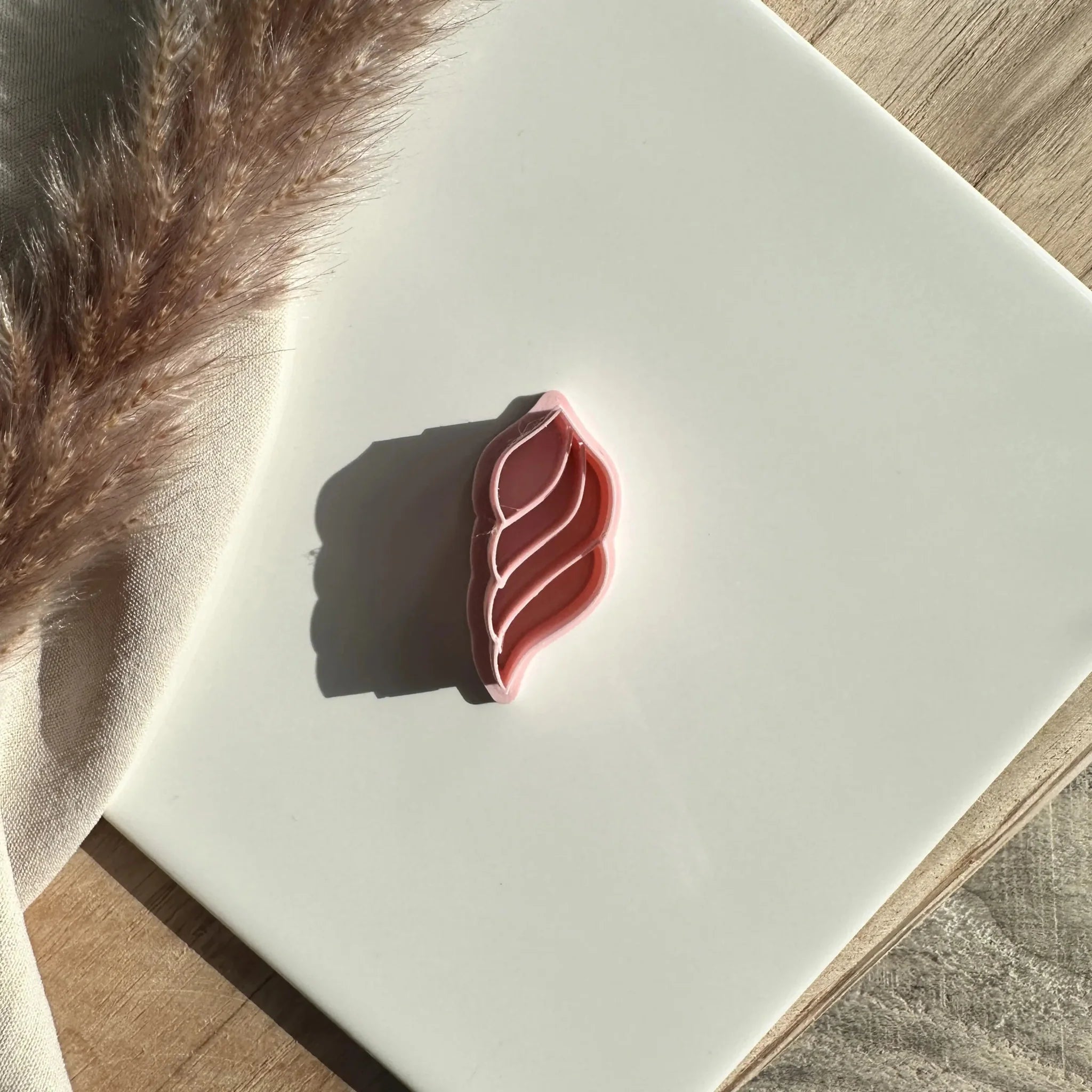 Twist tail embossed cutter - Goat Corp